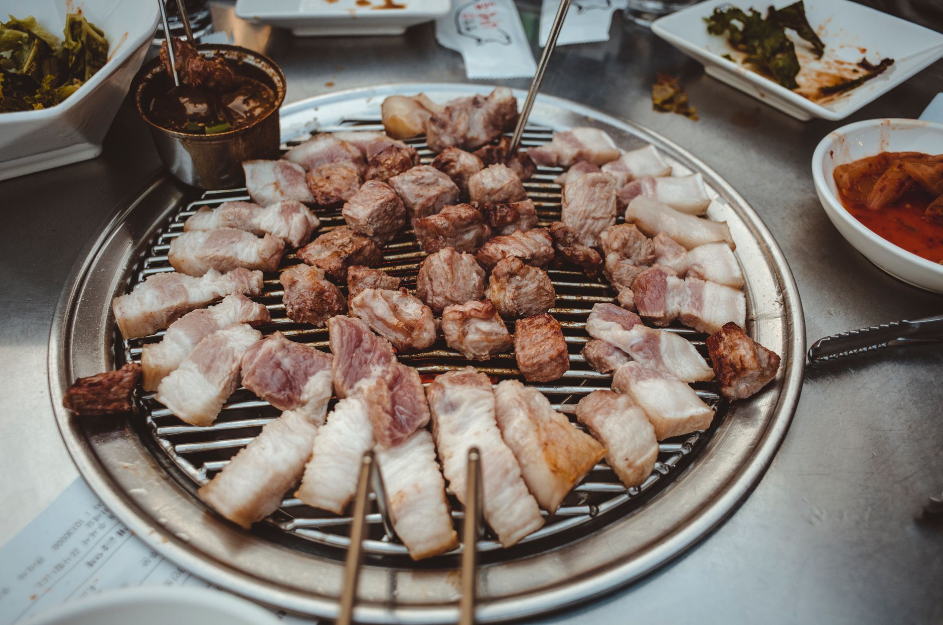 불판에 올린 삼겹살